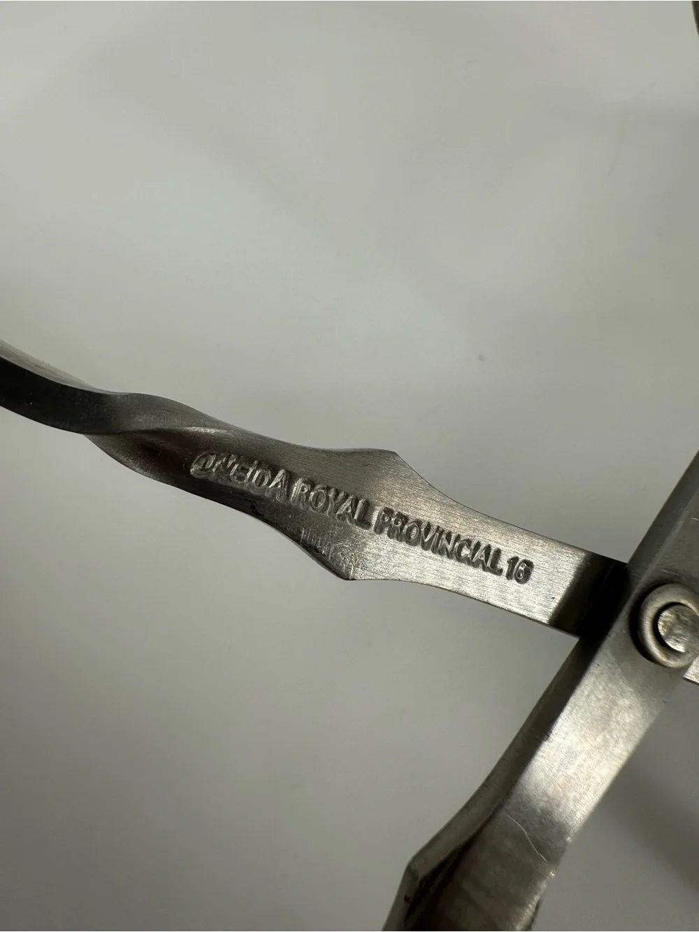 Oneida Royal Provincial Salad Pasta Tongs Server Stainless Steel 10 Inches